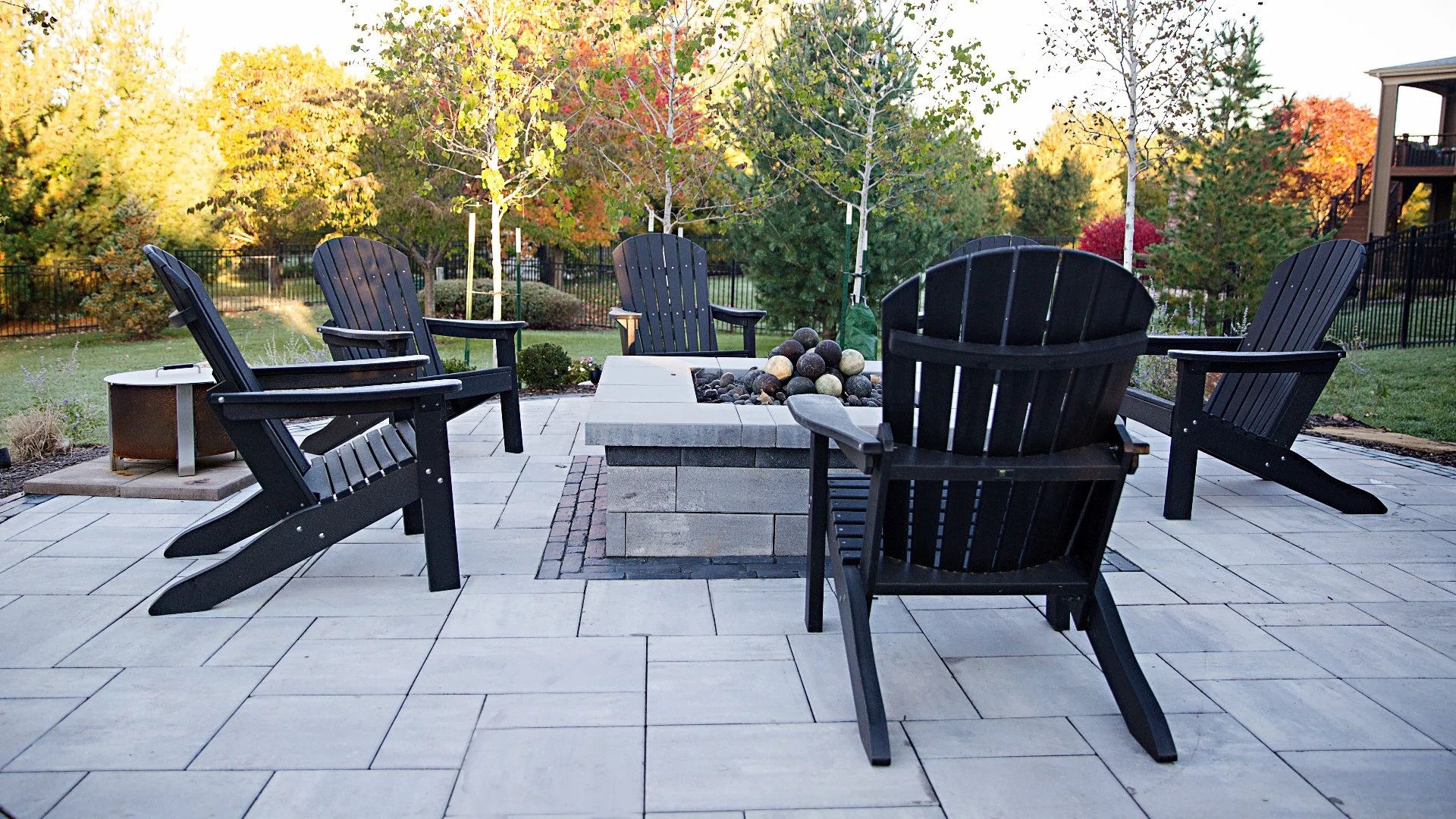 What Fuel Should Your Fire Pit Burn - Wood, Natural Gas, or Propane?