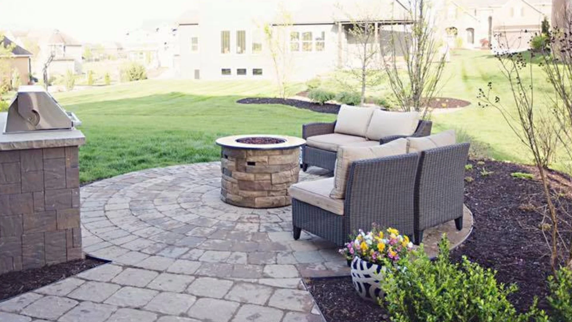 Do Gas Fire Pits Produce as Much Heat as Wood Fire Pits?
