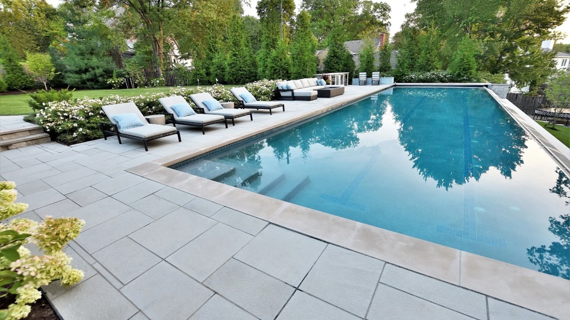 Investing in a Swimming Pool? Should You Go With Gunite or Fiberglass?