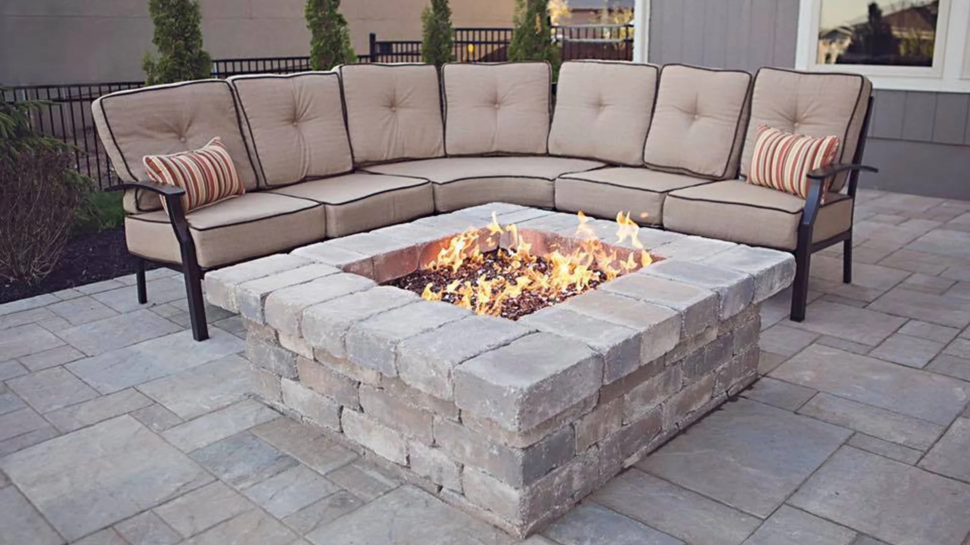 Fire Pits & Outdoor Fireplaces Are Both Great - Which Is Right for You?